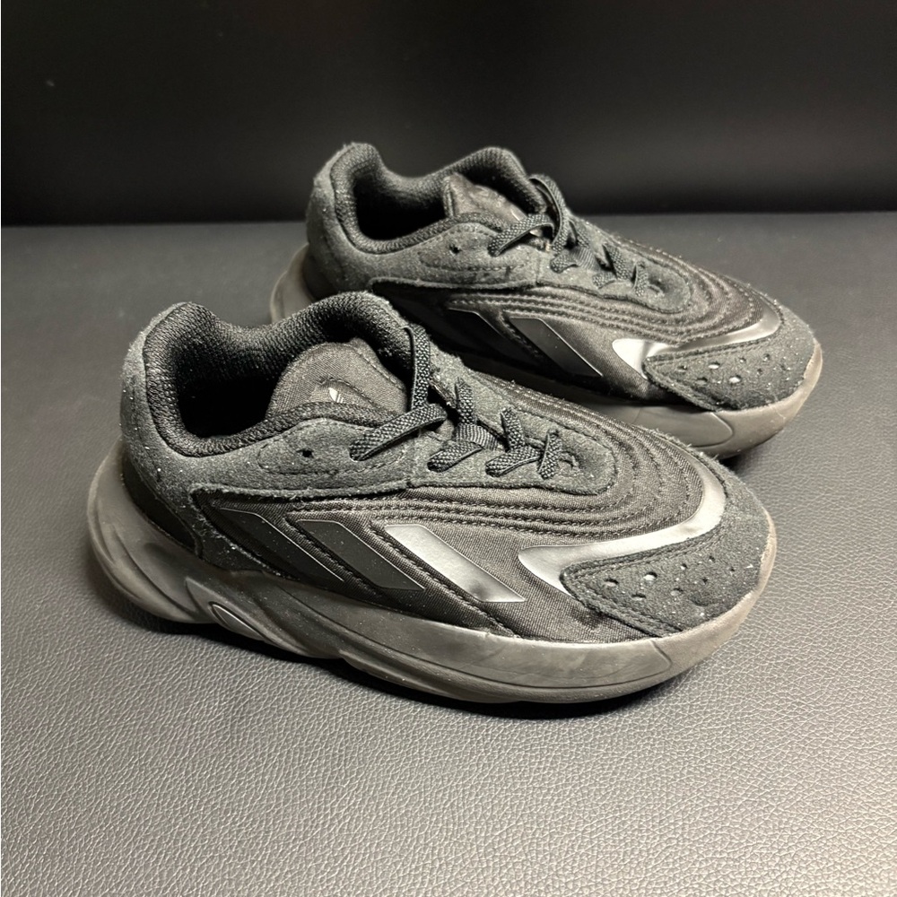 Kids adidas size 12c